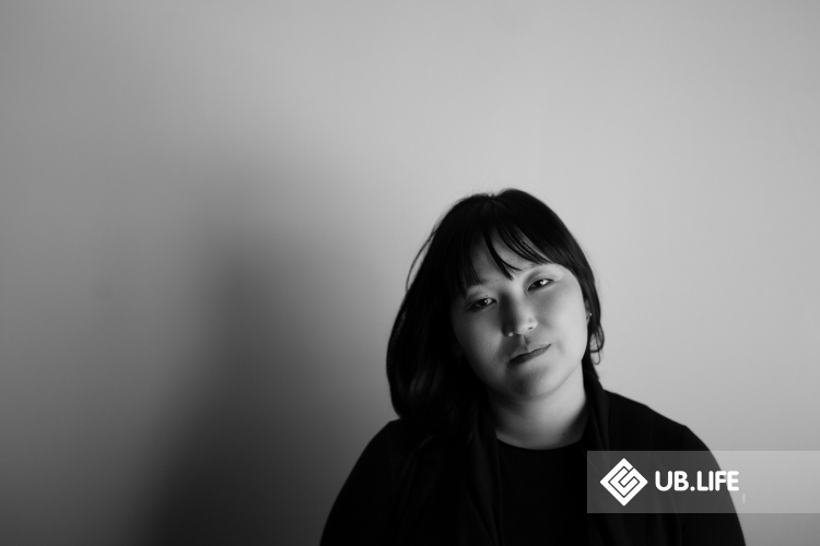 Ч.Бат-Уянга: Энэ номоос урам авч, эмэгтэй гэх хүйсээрээ хязгаарлагддаггүй, зоригтой байгаасай гэж хүссэн