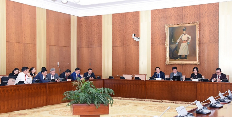 Ард нийтийн санал асуулгад оруулах төслийн нэг дэх хэлэлцүүлгийг үргэлжлүүлэн явууллаа