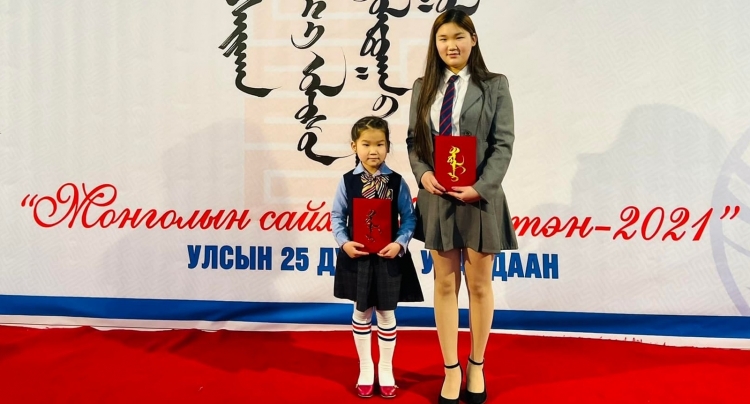 Монголын сайхан бичигтнээр эгч, дүү хоёр шалгарлаа