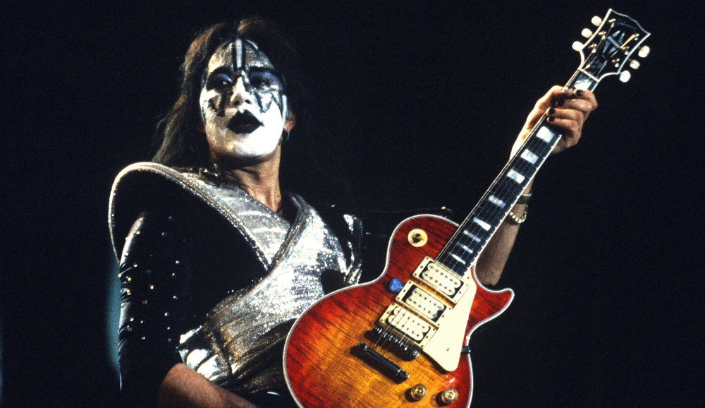 Домогт KISS хамтлагийг үндэслэгч Эйс Фрейли нас барлаа