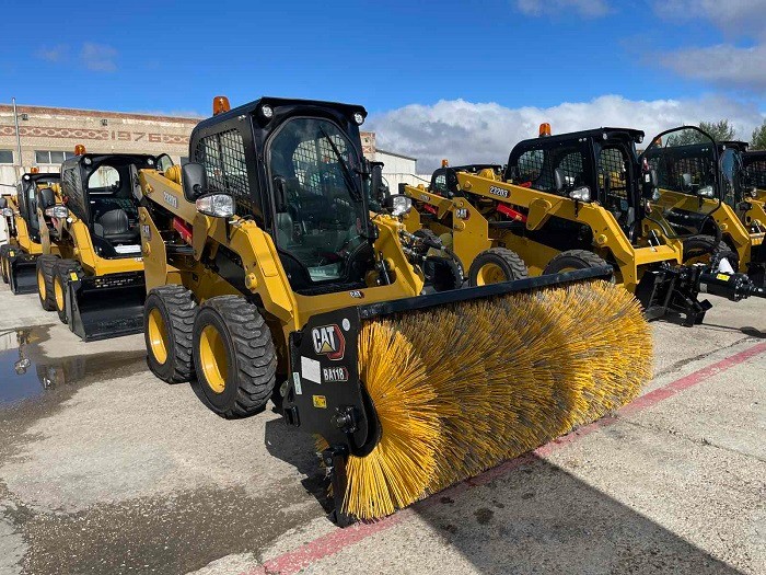 Улаанбаатарыг шүүрдэх 10 CAT ирлээ