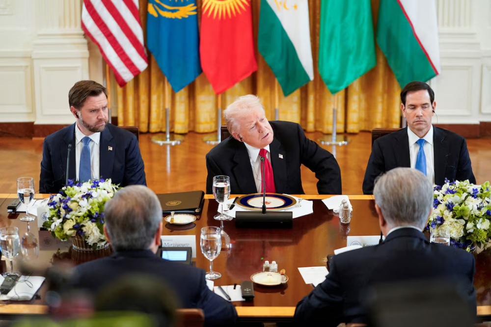 Дональд Трамп Төв Азийн 5 СТАН-ы дарга нарыг “цуглууллаа”