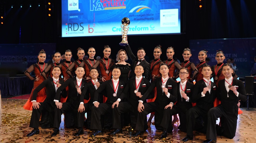 "Moon dance" хамтлаг Стандарт бүжгийн төрлөөр ДАШТ-ээс хүрэл медаль хүртэв