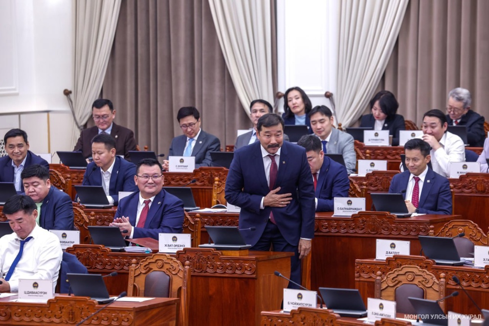 Улсын Их Хурлын дэд даргаар Ж.Бат-Эрдэнийг сонгож, Х.Ганхуяг Шадар сайдаар томилогдов