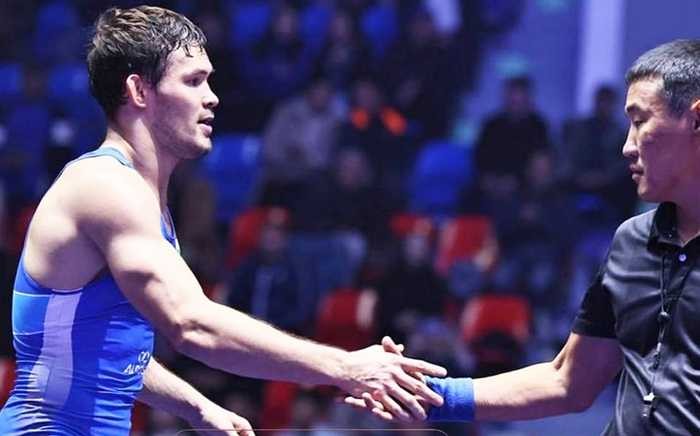 UWW: Гар бариагүй бөхчүүдийг шийтгэнэ