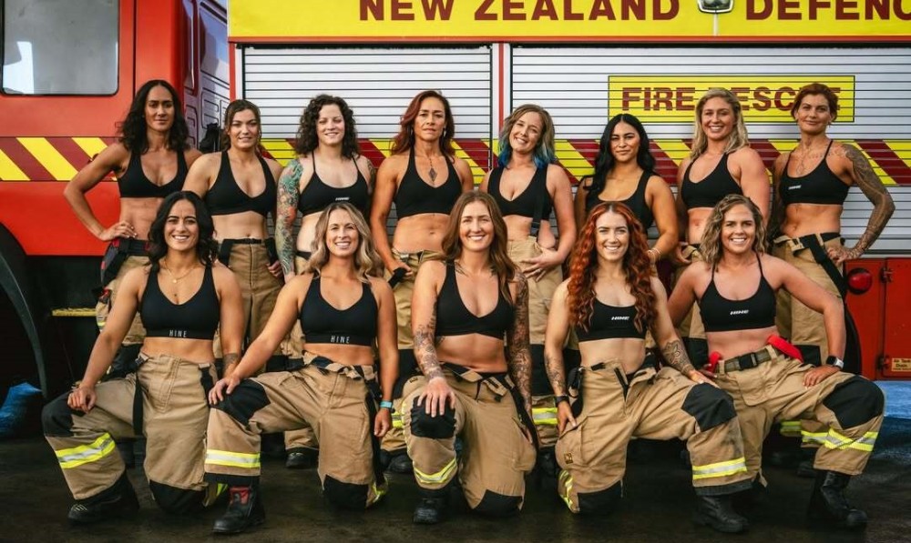 Шинэ Зеландын гал сөнөөгч бүсгүйчүүд хорт хавдрын эсрэг хуанли гаргалаа