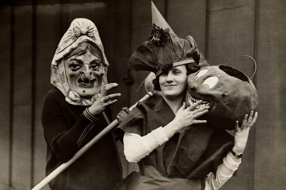 Алс тэртээ ХХ зуунд Хэллоуныг ингэж тэмдэглэдэг байжээ