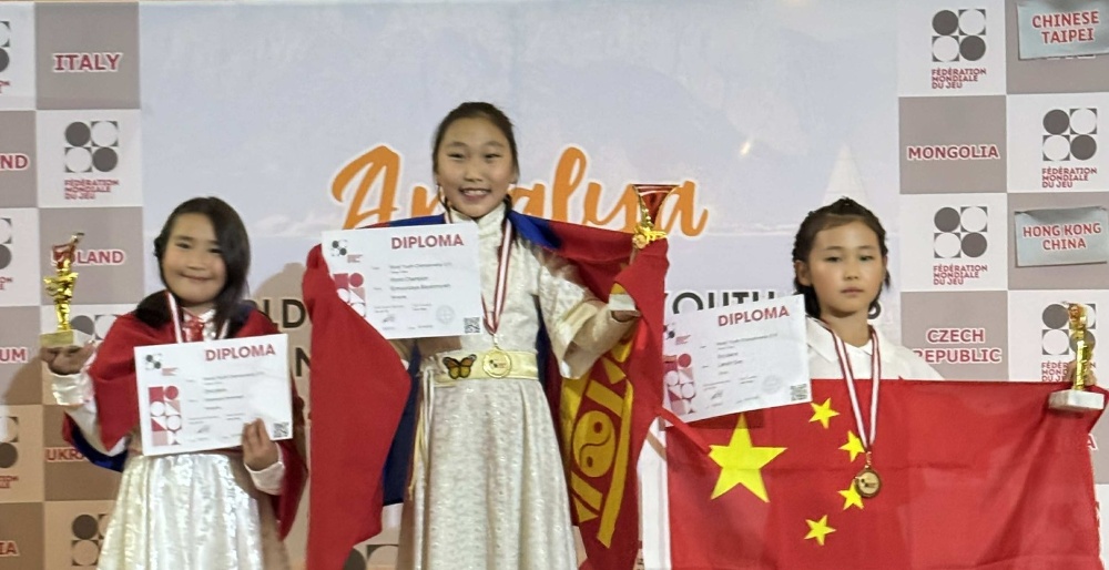 Монголын өсвөрийн даамчид багаараа дэлхийд тэргүүллээ