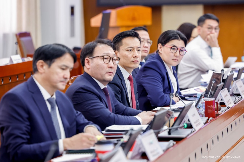 Хувь нийлүүлэгчдийн гэрээ болон Оюу толгой төслөөс Монголын хүртэх өгөөжийн талаарх нотлох баримтуудыг шинжлэн судална