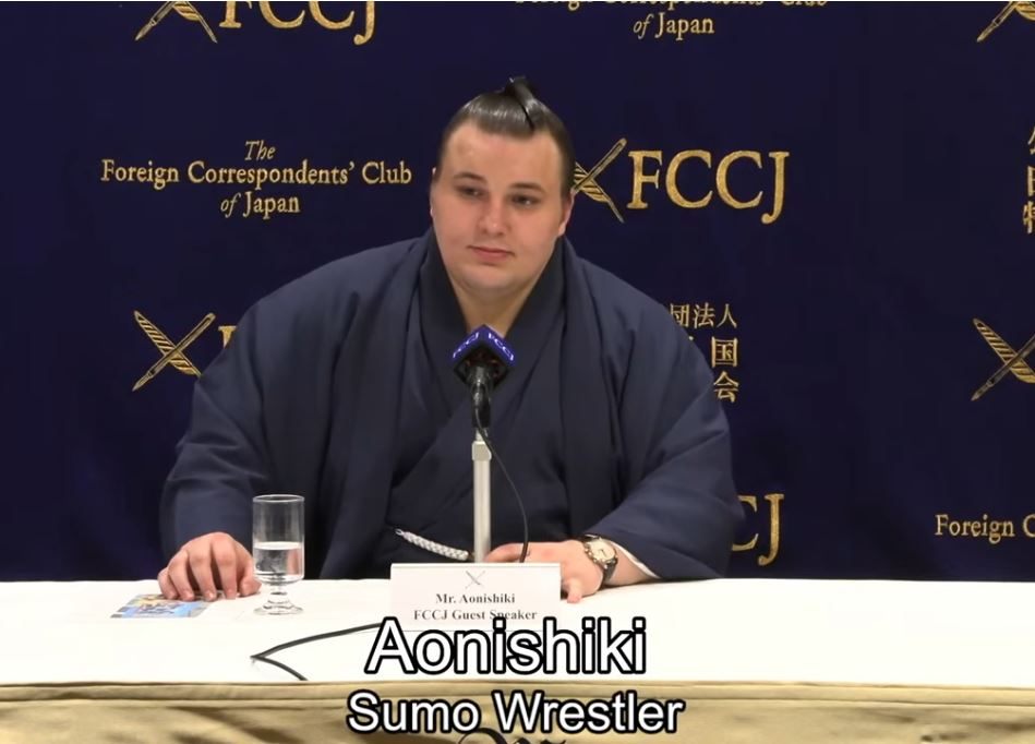 Шүтдэг сүмоч, өрсөлдөгч ч байхгүй Аонишики