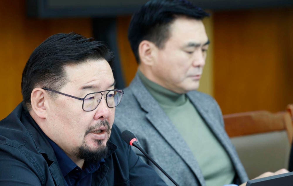 Г.Занданшатар: “Хариуцлагын гэрээ” зөрчсөн тул Шадар сайд С.Амарсайханыг албан тушаалаас нь чөлөөлж байна