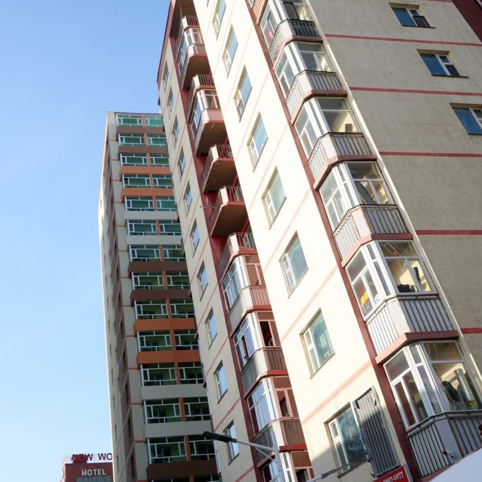 Зуун айлын нийтийн байрыг дахин төлөвлөх төсөлд хамрагдсан эхний айлууд орон сууцандаа оржээ