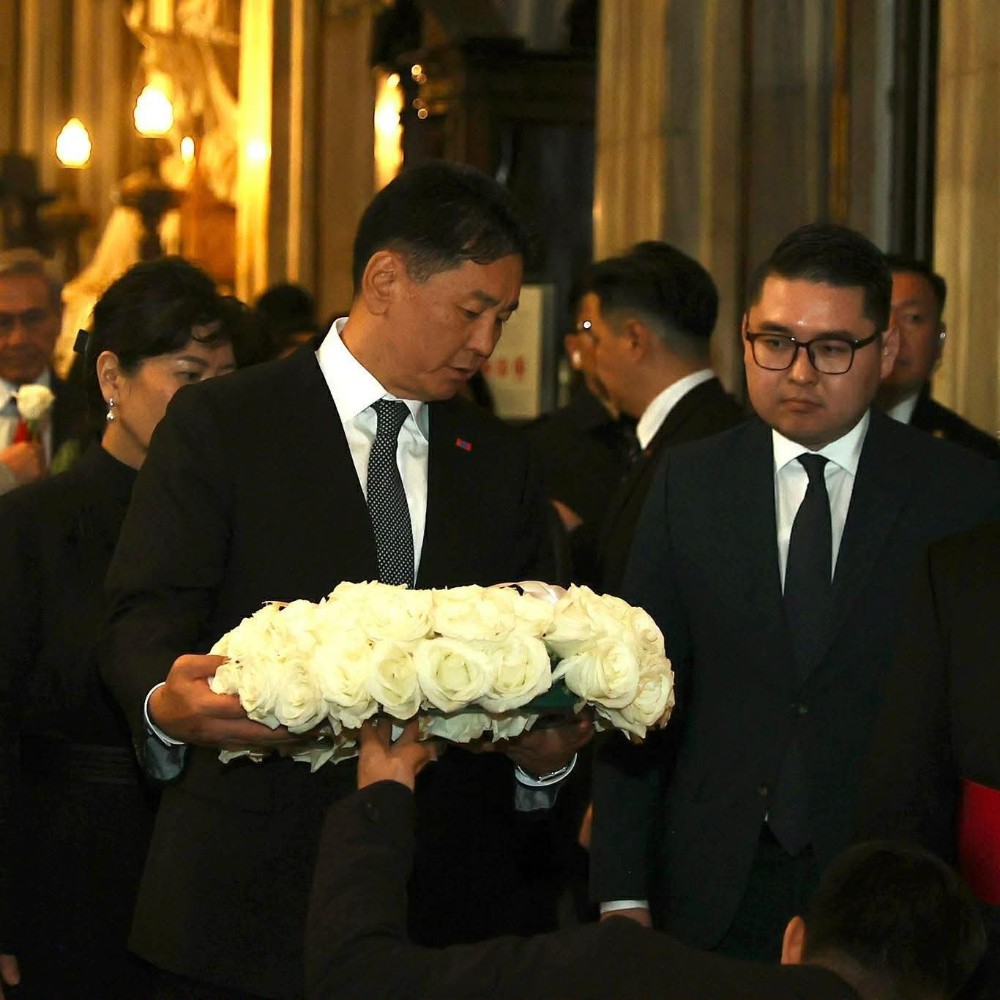 Монгол Улсын Ерөнхийлөгч Пап Францисын гэгээн дурсгалыг хүндэтгэлээ