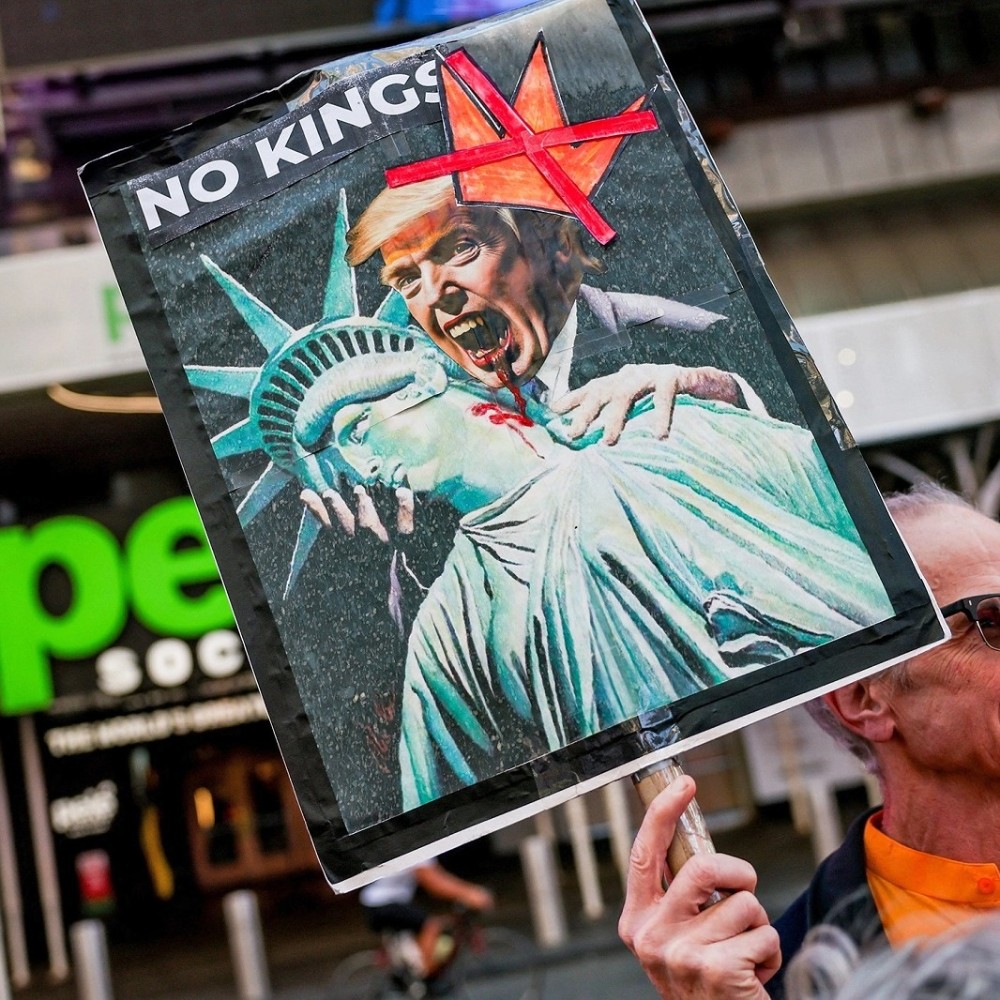 No Kings: Америкчууд Трампын эсрэг жагслаа