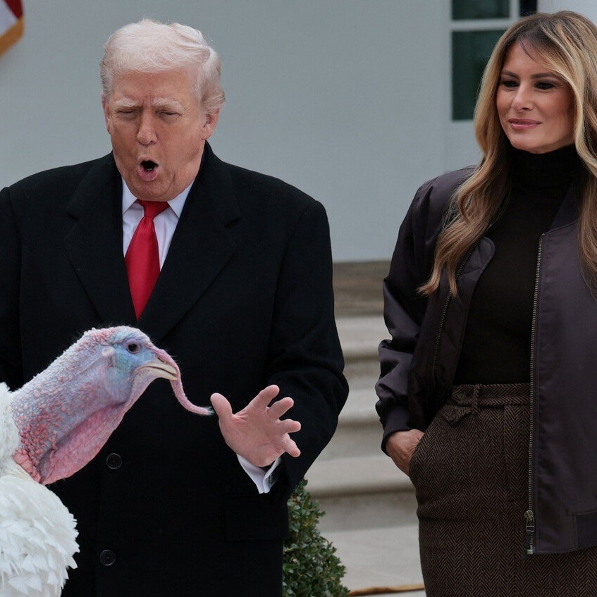 Трамп хоёр цацагт хяруулд “өршөөл” үзүүллээ