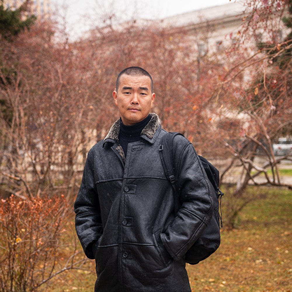 Б.Ивээл | Цохилж буй хотын гүн рүү